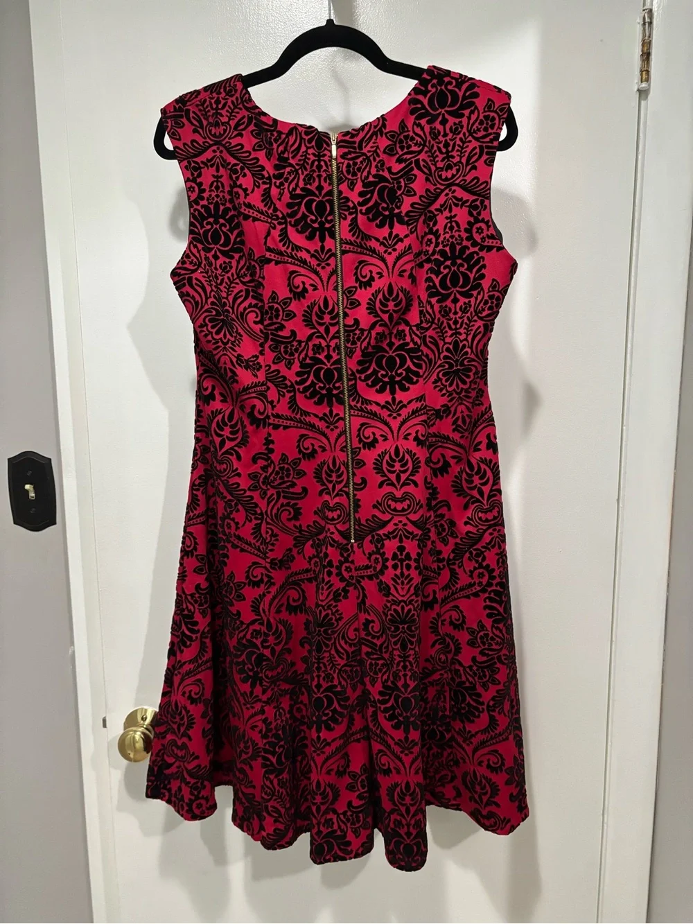 Roz & Ali Red and Black Sleeveless Midi Dress - Picture 3 of 8